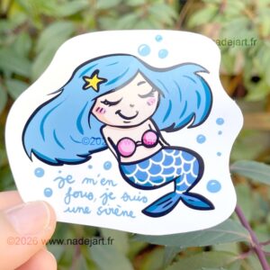sticker en vynil blanc brillant avec une sirène bleue et une phrase d'humour ©2026 www.nadejart.fr