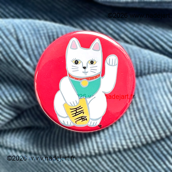 pin's badge porte bonheur maneki neko blanc
