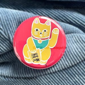 pin's badge porte bonheur maneki neko jaune