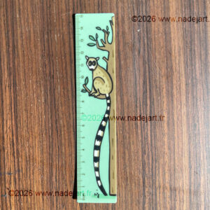 règle plastique 15cm motif lémurien artiste