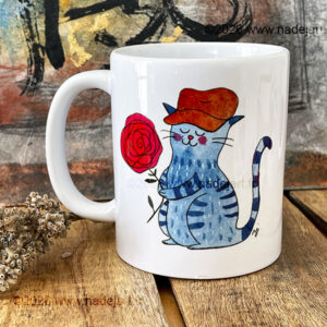 mug avec un chat bleu et une fleur rouge des deux côtés