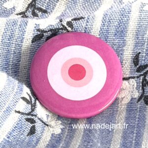 badge porte bonheur rose pour la recherche contre le cancer du sein